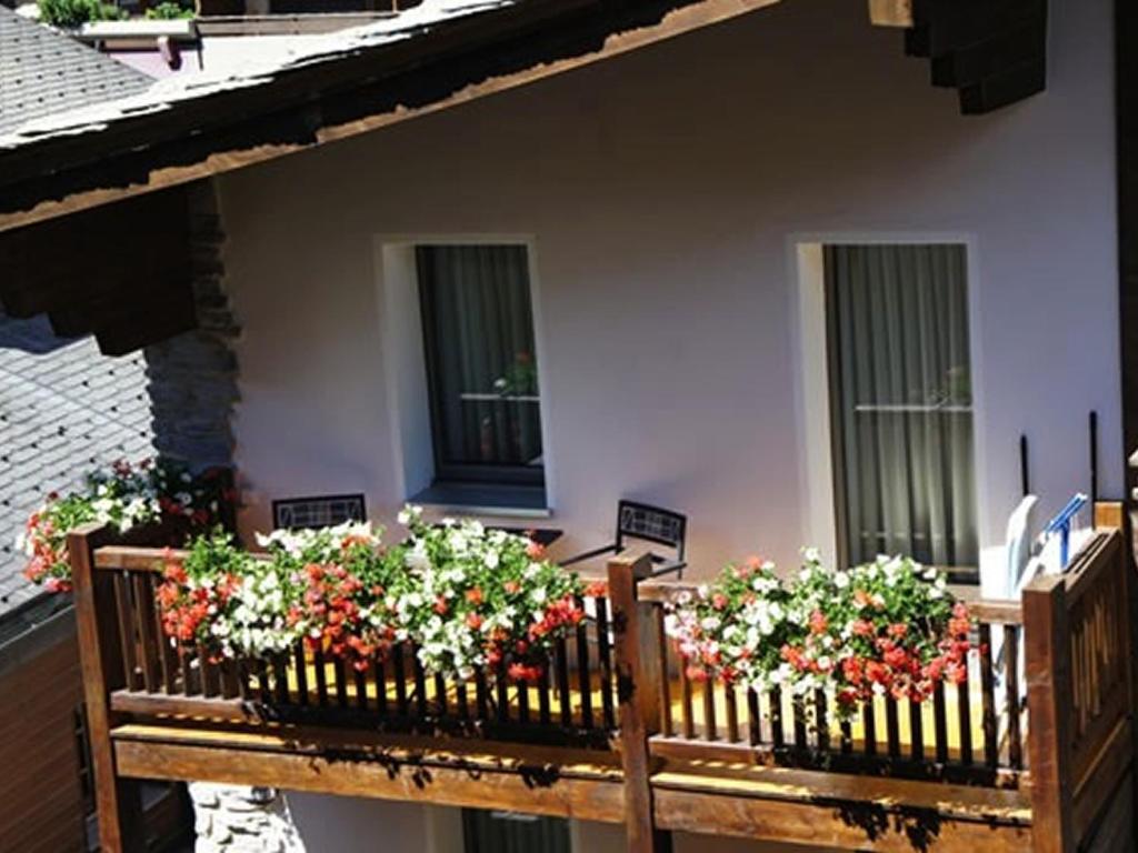 Alpine Lodge Zermatt Exterior photo